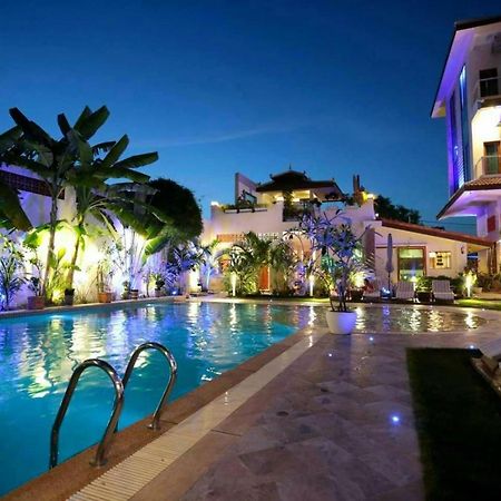 Deluxx Boutique Hotel 시아누크빌 외부 사진