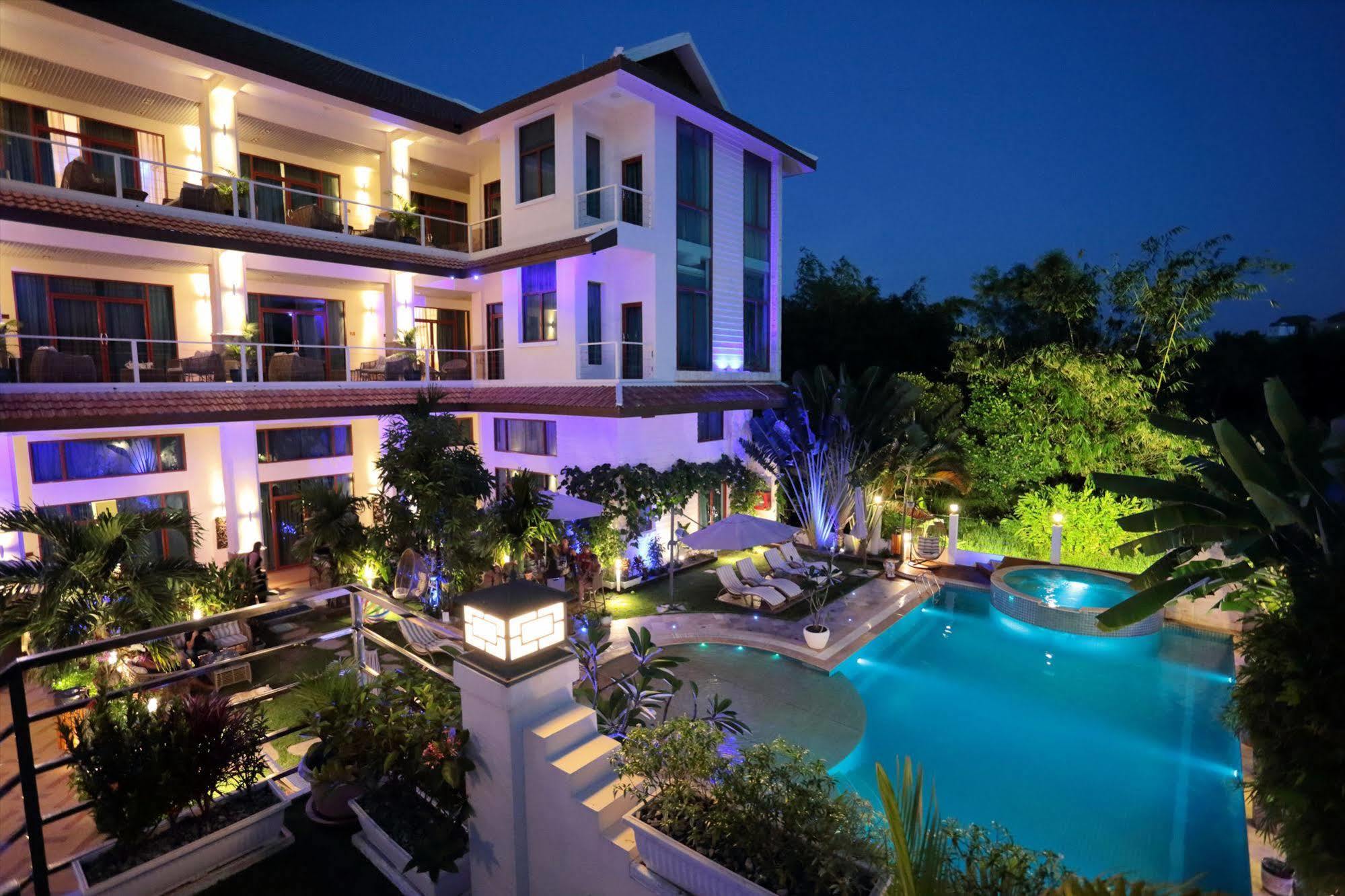 Deluxx Boutique Hotel 시아누크빌 외부 사진